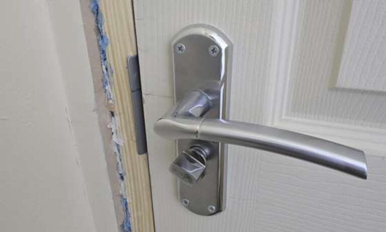 Lever handle and lock checked on a fire door